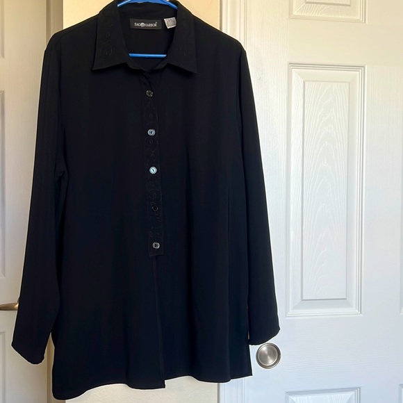 Embroidered black button down collard tunic length shirt XL easy care - Picture 1 of 7